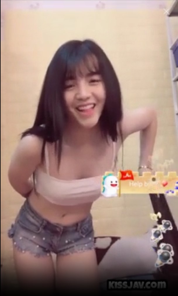 Sexy Vietnamese Teen Live Webcam Dancing